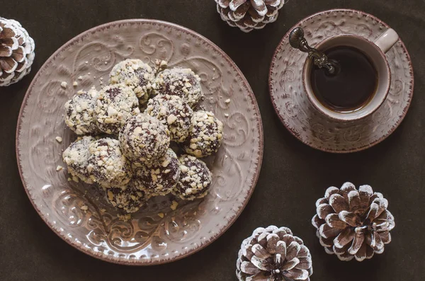 Fındık mavi peynirli çikolata truffles — Stok fotoğraf