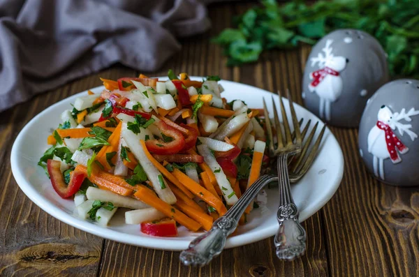 Daikon salad with pumpkin sweet pepper and parsley — Stock Photo, Image