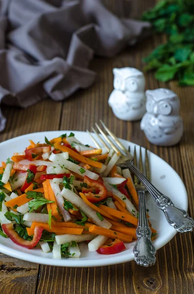 Daikon salad with pumpkin sweet pepper and parsley — Stock Photo, Image