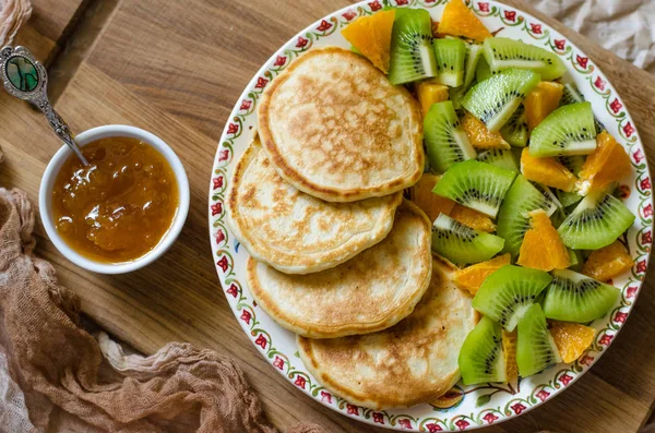 Pancakes with kiwi mandarins and jam for breakfast — Stock Photo, Image