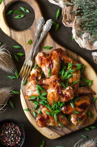 Wings in the glaze made of honey and soy sauce — Stock Photo, Image