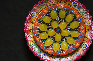 Portakal suyu ve agar agar üzerine marmelat  