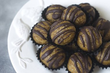 El yapımı kurutulmuş meyve şekeri ve çikolata.  