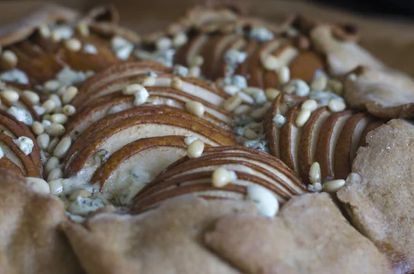 Biscuit au fromage bleu poire et noix — Photo