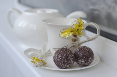 Yabanmersininden yapılan el yapımı şekerler hurma ve fındık  