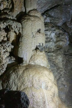 Abhazya, Yeni Athos 'un yeraltı mağaraları. Sarkıtlar ve dikitler.