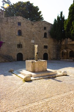 Yunanistan, Rodos 'un eski sokakları ve Rodos adasının kalesi