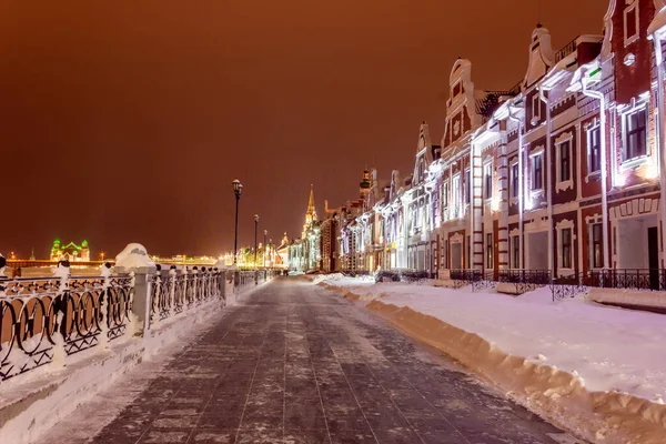 ロシア イルミネーションされた遊歩道のヨシュカル オラの夜景 — ストック写真