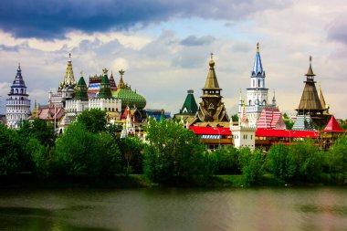 Rusya Moskova. Nehirden Izmailovsky Kremlin 'e bakın. Panorama.