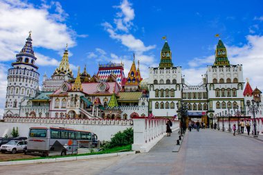 Rusya Moskova. Izmailovsky Kremlin. Kremlin 'in girişine yakın binalar.