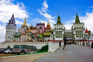 Rusya Moskova. Izmailovsky Kremlin. Kremlin 'in girişine yakın binalar.