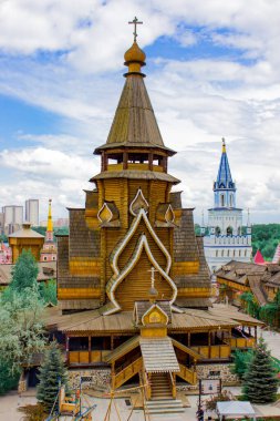 Rusya Moskova. Izmailovsky Kremlin. Kremlin meydanındaki ahşap kilise..