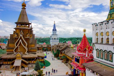 Rusya Moskova. Izmailovsky Kremlin. Kremlin meydanındaki ahşap kilise..