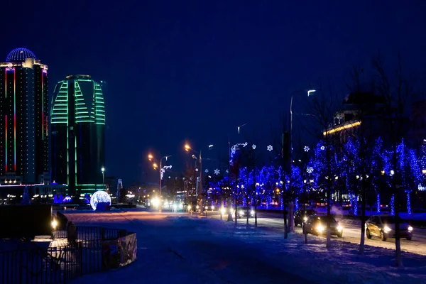 Rusia República Chechenia Terrible Callejón Cubierto Nieve Con Linternas Centro —  Fotos de Stock