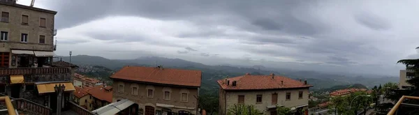 San Marino Panoraması Bulutlu Bir Günde Şehrin Üst Manzarası — Stok fotoğraf