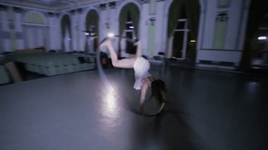 Kadın yapmak müthiş akrobatik sakasi