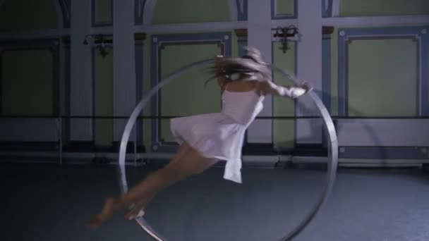 Her life is circus. Woman rotate on cyr wheel. — Stock Video