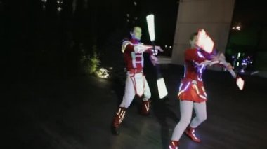 Parlak takım elbiseli LED gösteri performans geceleri