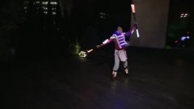 Sihirli sanatçılar, neon Haritayı açtı