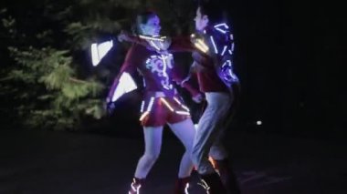 Sihirli sanatçılar, neon Haritayı açtı