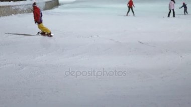 Kimliği belirsiz kişi - dikiz ile kayak pisti