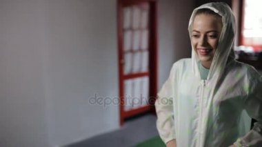 Ayna önce poz windcheater genç kız