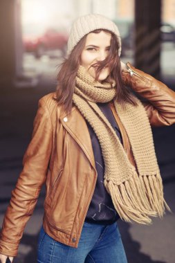 Komik kadın Caddesi üzerinde