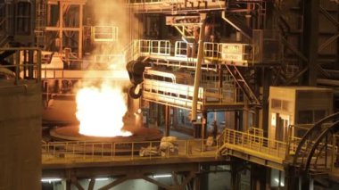 Ukrayna, Dnepr - 11 Şubat 2017: Interpipe fabrika. Metalurji tesisi, sıvı metal konteyner