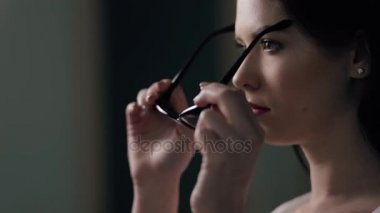 Optik Gözlük - profil görünümü giyen kadın