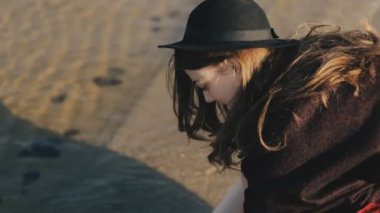 Kız nehir Beach, yavaş hareket su dökülen