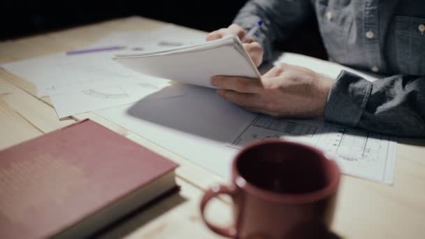 Hands of male engineer drawing on a table — Stock Video