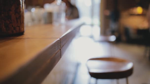 Bar counter, blurred background — Stock Video