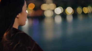 Rahat kadın, duygu, yaz gecesi o bir köprü