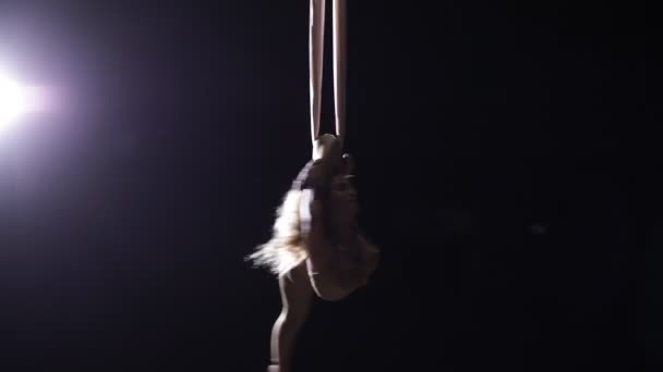 Woman aerial gymnast performing on silk in circus stage. Exciting acrobatic show. — Stock Video