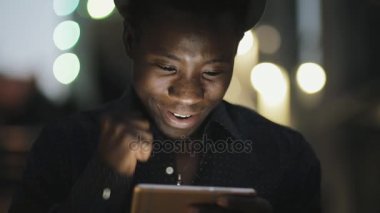 Afrika delikanlı yayın online futbol maç geceleri smartphone City seyir