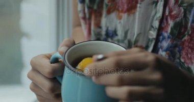 Kadın zevk çay vasıl pencere