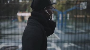 Afrika git basketbol oynamak için
