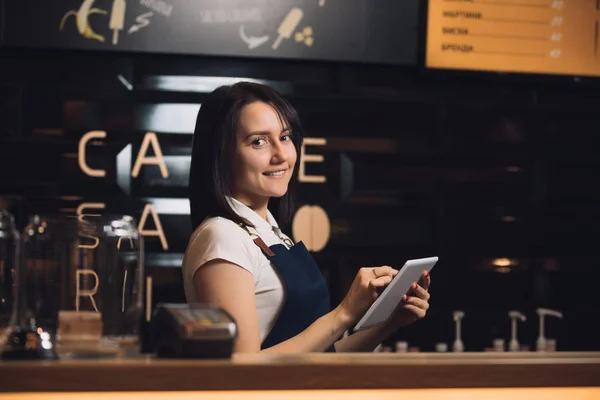 Barista using digital tablet for best maintenance in cafe — Stock Photo, Image