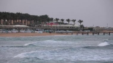 Şubat ayında Mısır, görüntülemek Sharm El Sheikh plaj, denize sıfır, dalgalar