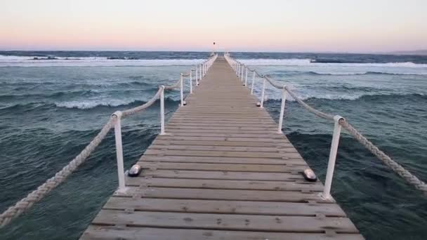 Zee pier, sterke wind, storm, winter in Egypte — Stockvideo