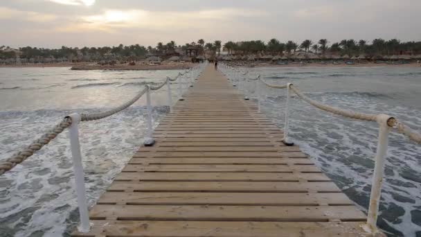 Pier van de zee in Egypte, winter Sharm-El-Sheikh — Stockvideo