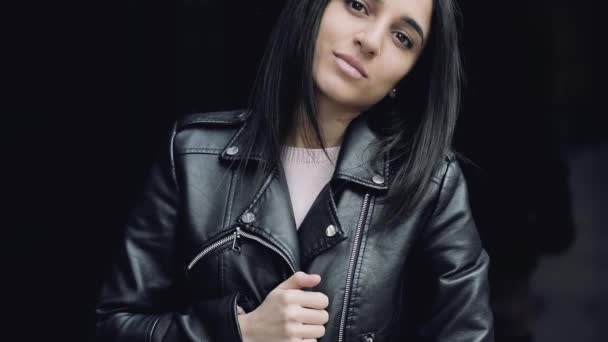 Stylish woman in black leather jacket — Stock Video