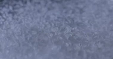 Kaynar su yüzeyi mavi ışık