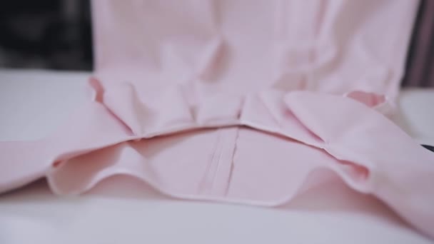 Seller fold a dress on a table — Stock Video