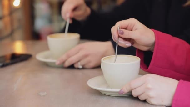 Closeup of friends mixing sugar and drink coffee cup — Stock Video