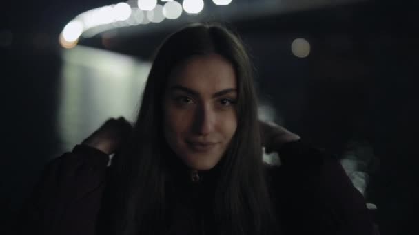 Relaxed woman portrait enjoys fresh air at late night wearing hood — Stock Video