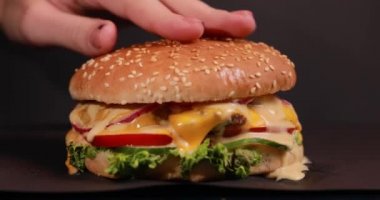 Hamburger yapmak ve itmek