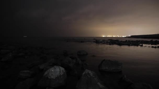 Gece denizi ve bulutlar zaman kavramı — Stok video