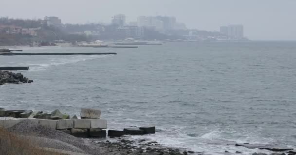 Costa del Mar Nero a Odessa durante la giornata invernale — Video Stock