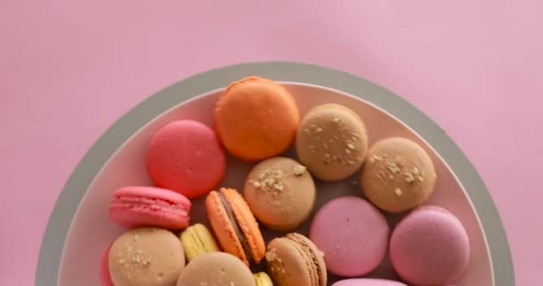 Conjunto de macaroons coloridos rotativos — Vídeo de Stock